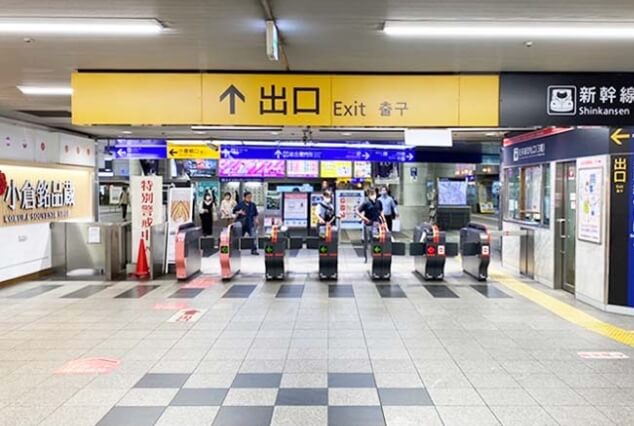 JR小倉駅3階改札口を出て、左手の小倉城口の方へ進みます。